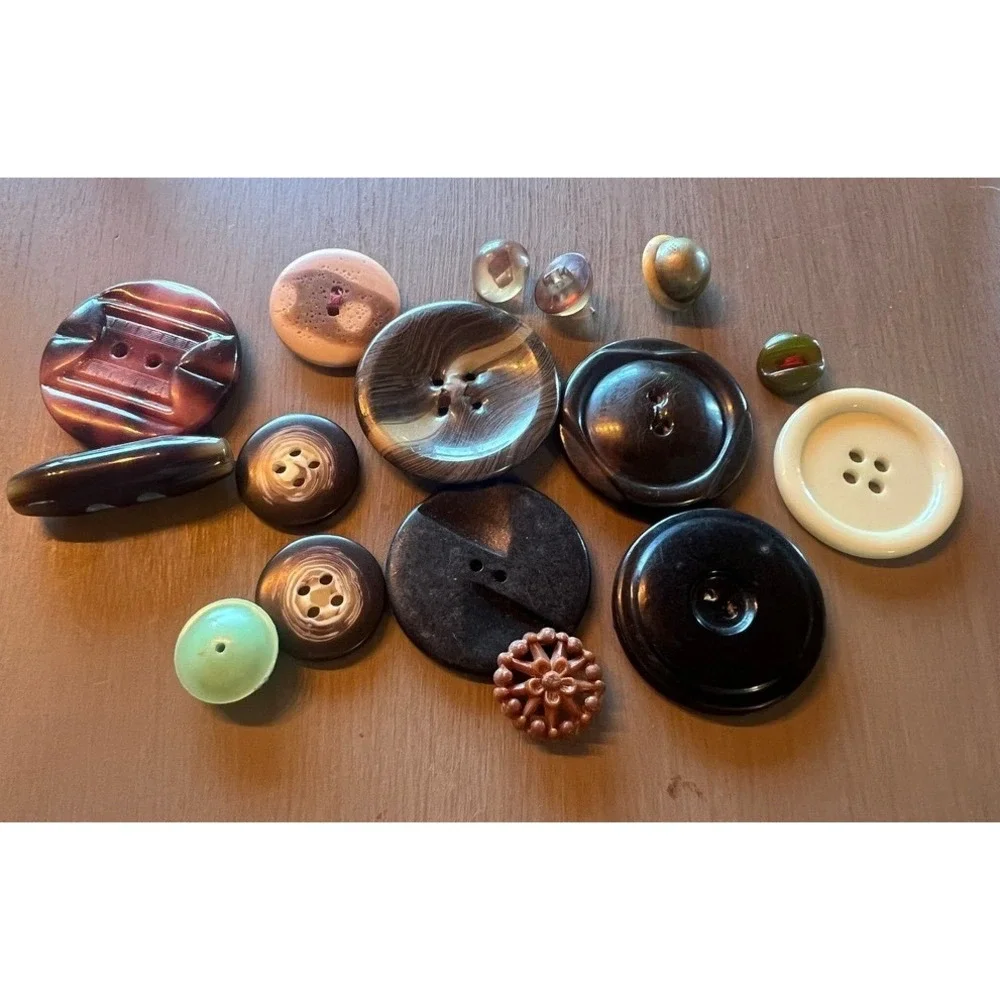 Vintage Button Lot 15pc Mix Carved Marbled Toggle Cratfs Art MCM Retro Upcycle